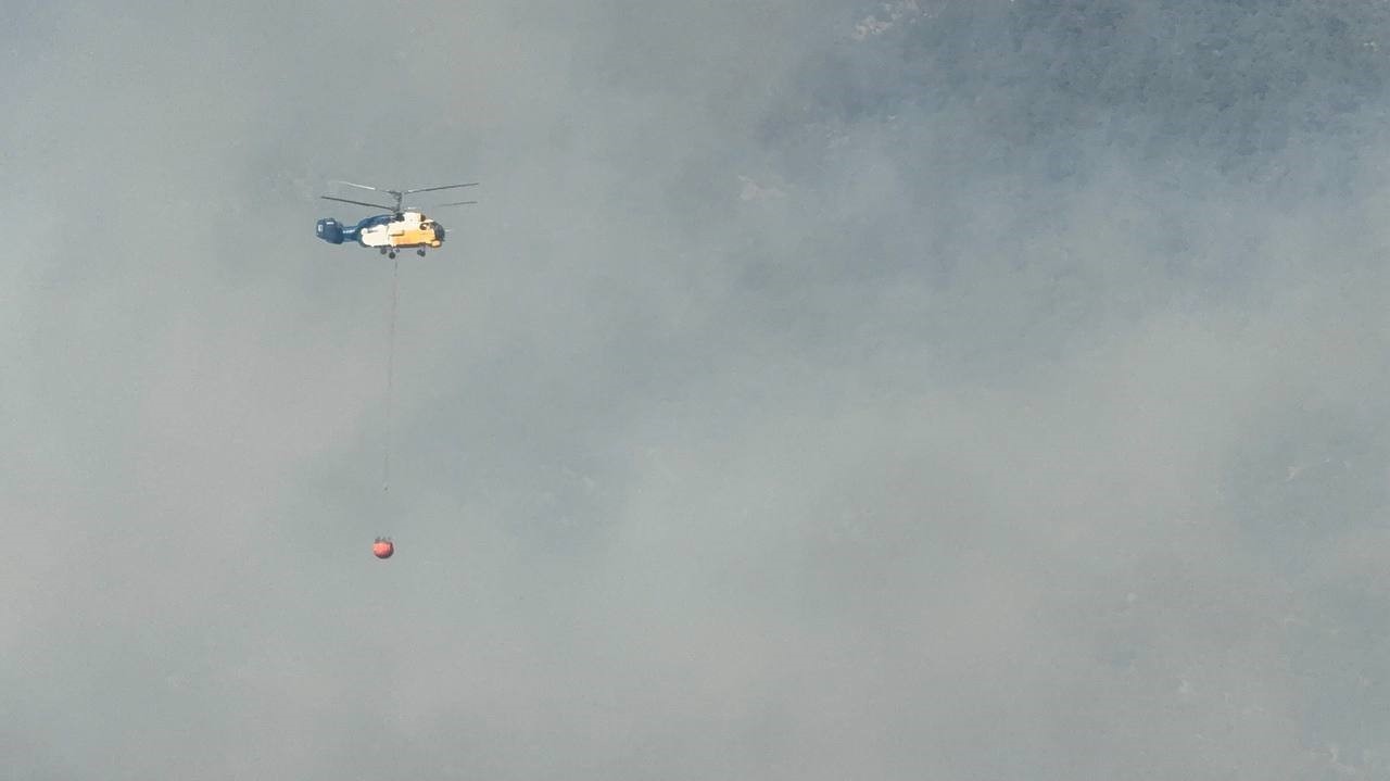 Kozan’daki orman yangını sürüyor, ekipler müdahale ediyor