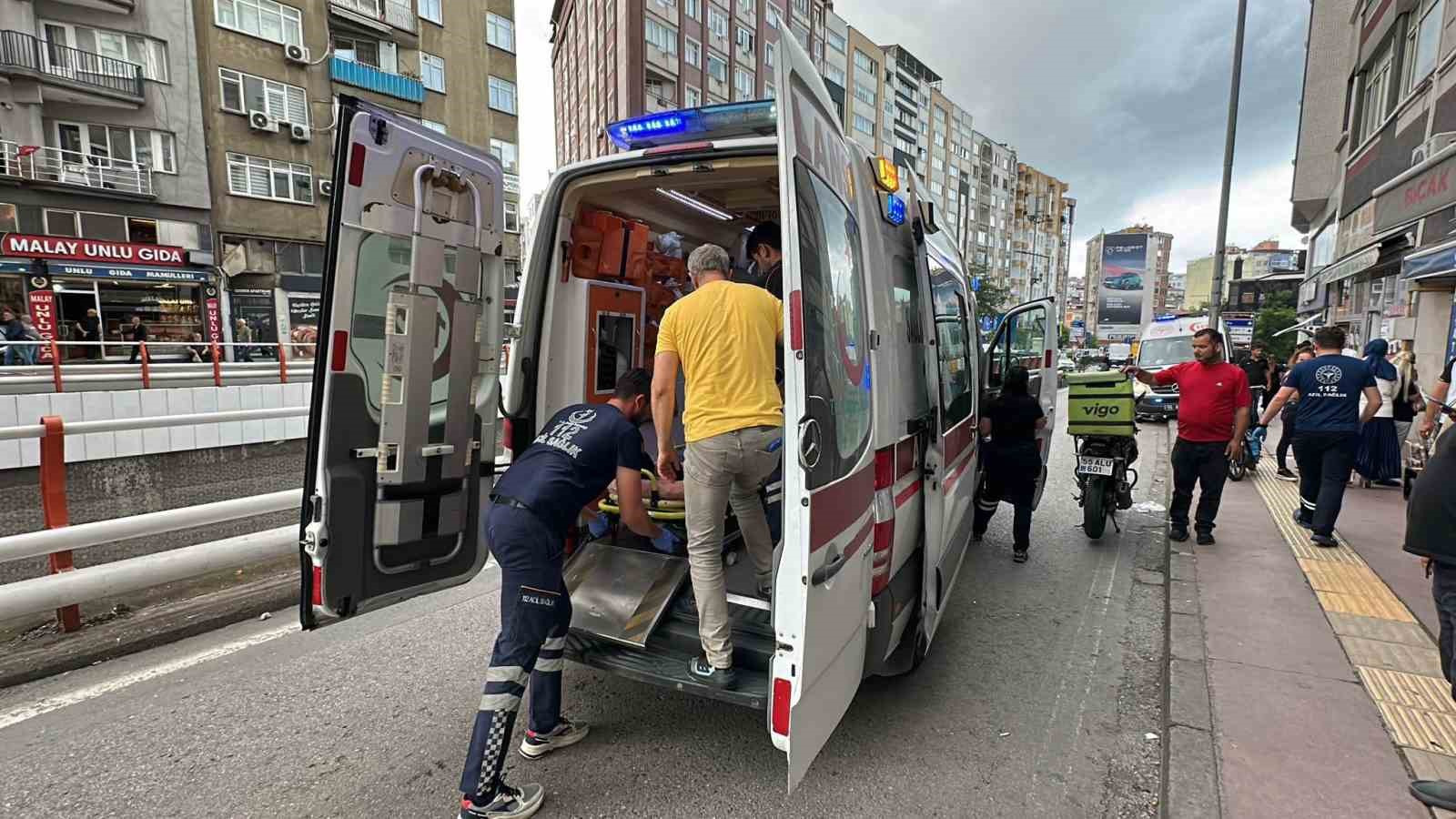 Dolmuştan inen yolcuya motosiklet &ccedil;arptı: 2 yaralı
