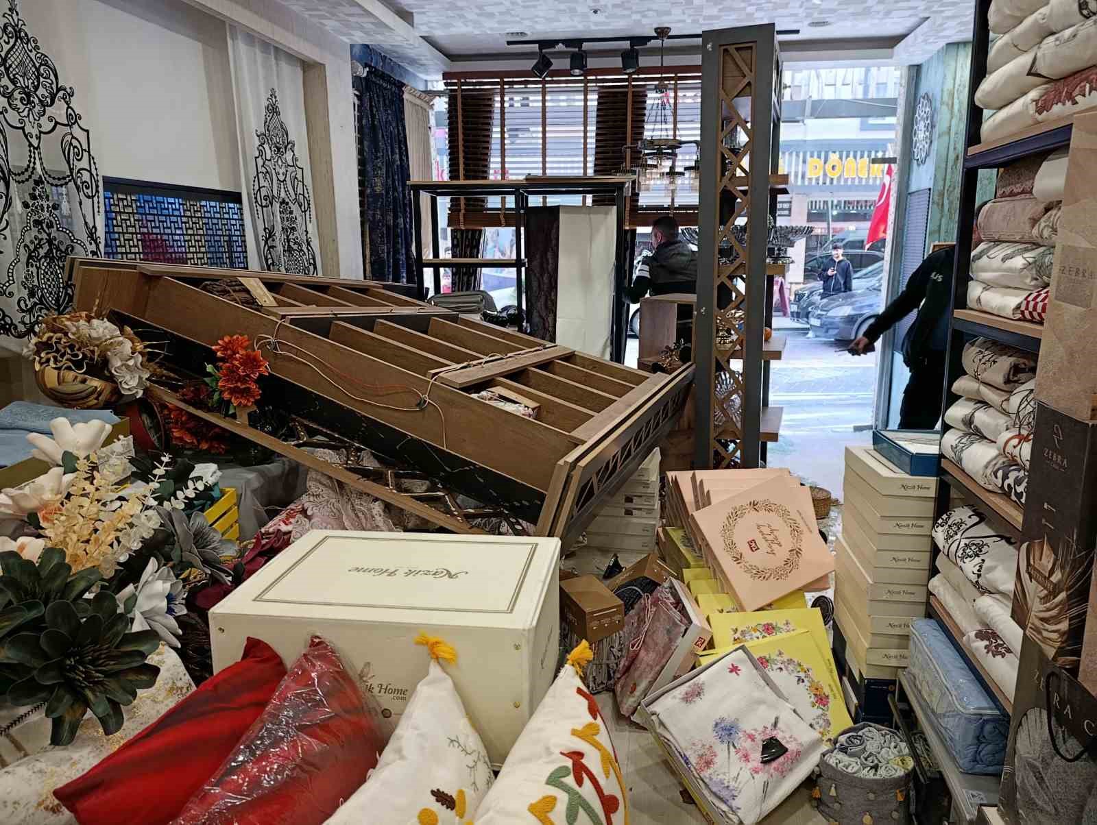 Alkollü sürücü şehri birbirine kattı, 2 çocuk otomobilin altında kalmaktan son anda kurtuldu
