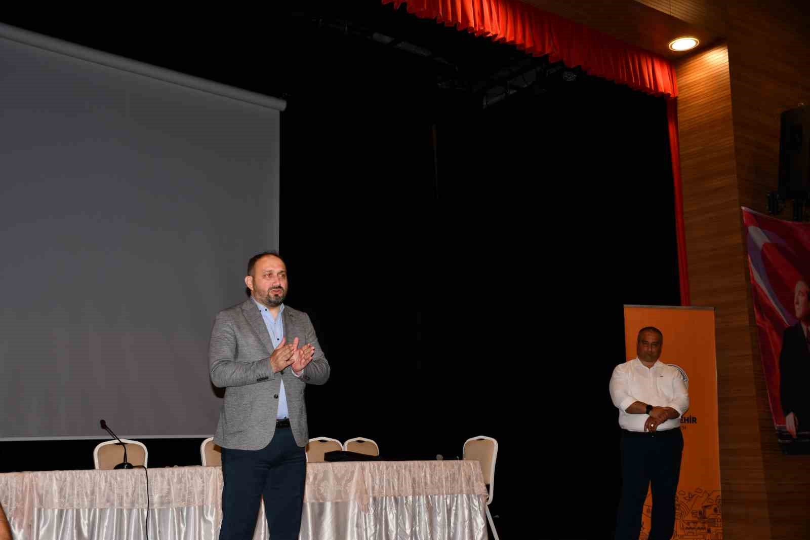 Muhtarlara "Kurumsal Aidiyet ve Y&ouml;netişim" temalı eğitim
