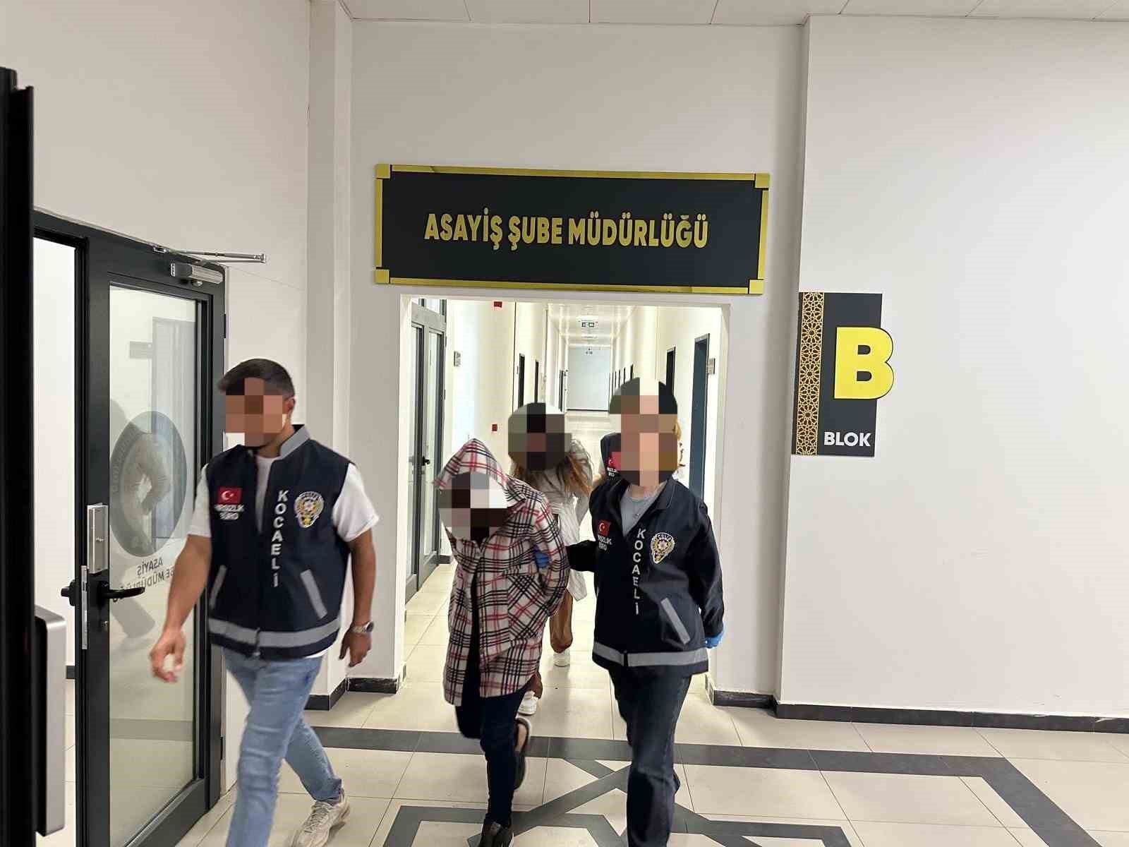 250 bin TL değerinde ziynet eşyası &ccedil;alan ve 155 su&ccedil; kaydı bulunan 2 ş&uuml;pheli yakalandı
