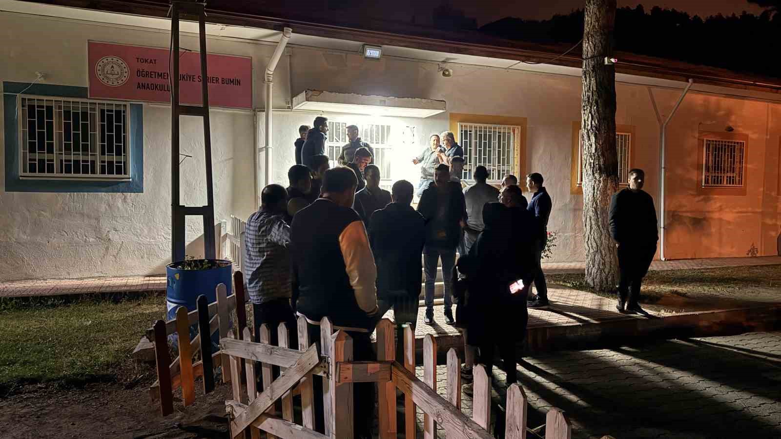 Anaokulu kayıt yoğunluğu velileri geceden sıraya soktu