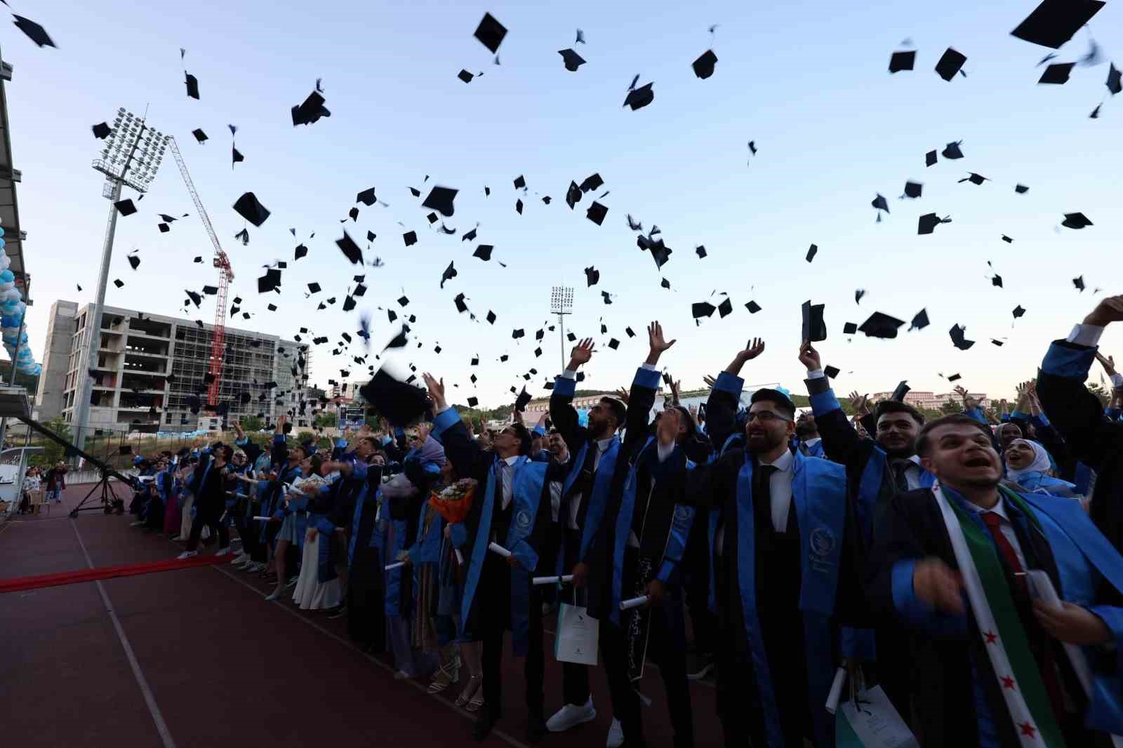 Düzce Üniversitesi’nde mezuniyet coşkusu
