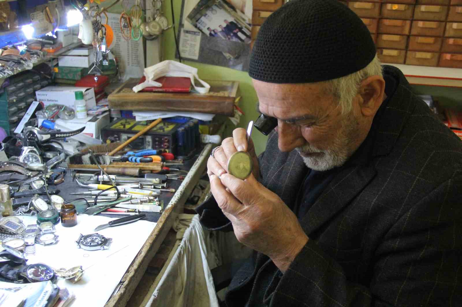 Yarım asırdır zamanı ayarlıyor