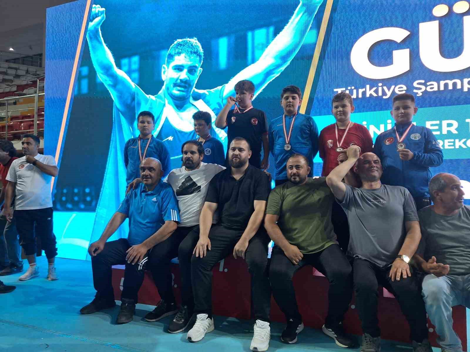 6 sporcu milli takım kampında