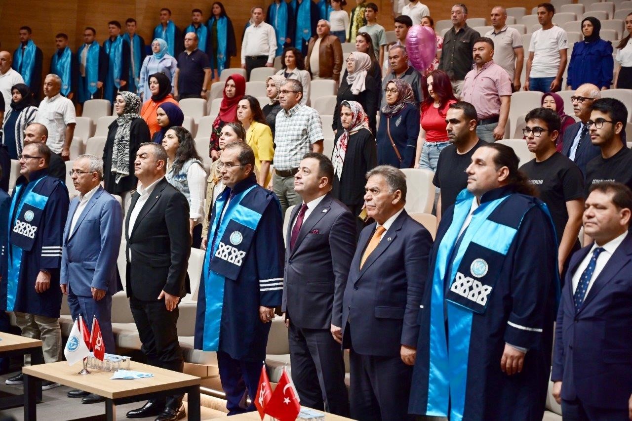 Kayseri OSB Meslek Yüksekokulu ilk mezunlarını verdi
