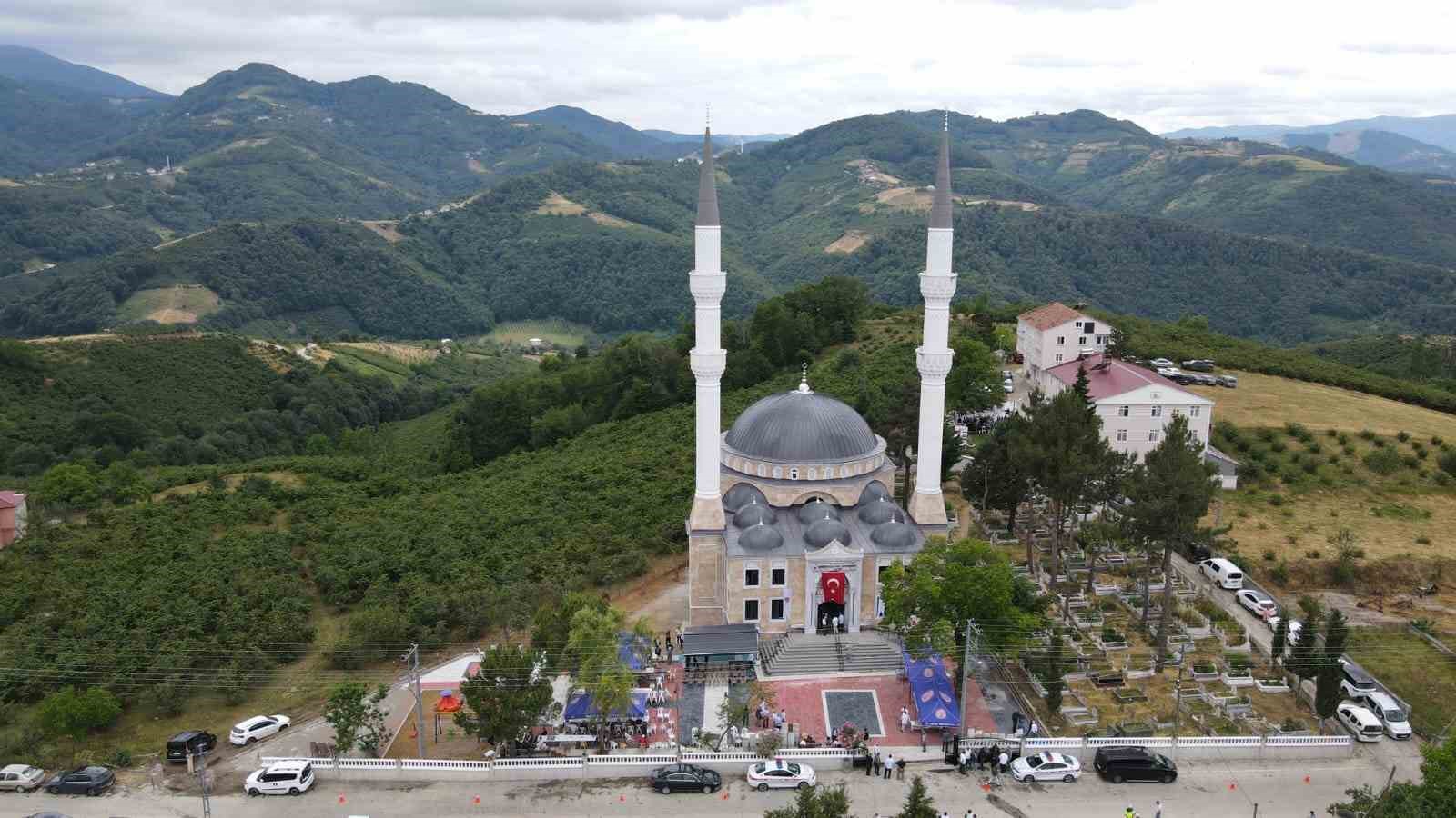 Süleyman Soylu’nun da destek verdiği "Darboğaz Hz. Ebubekir Camisi" dualarla açıldı