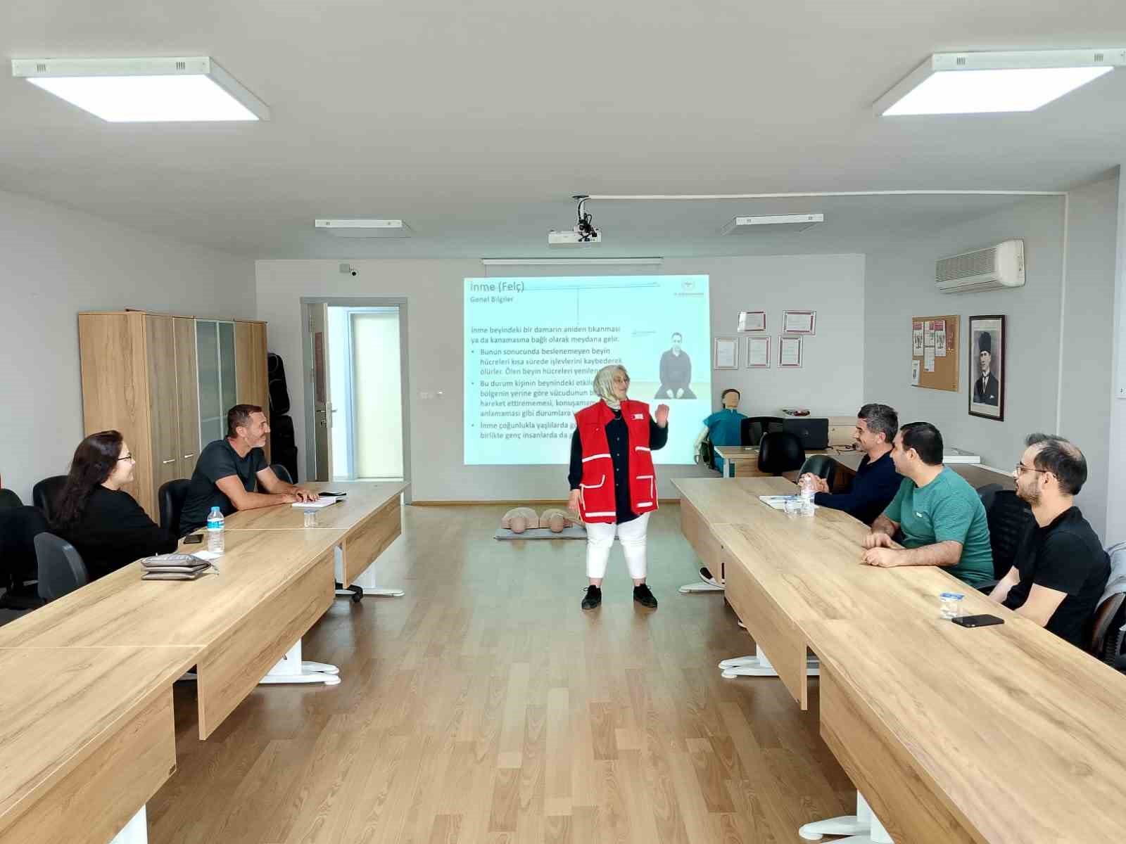 Türk Kızılay’dan ilk yardım eğitimleriyle hem bilinçlendirme hem destek
