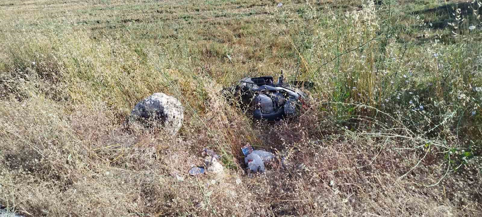 Devrilen motosikletin s&uuml;r&uuml;c&uuml;s&uuml; yaralandı
