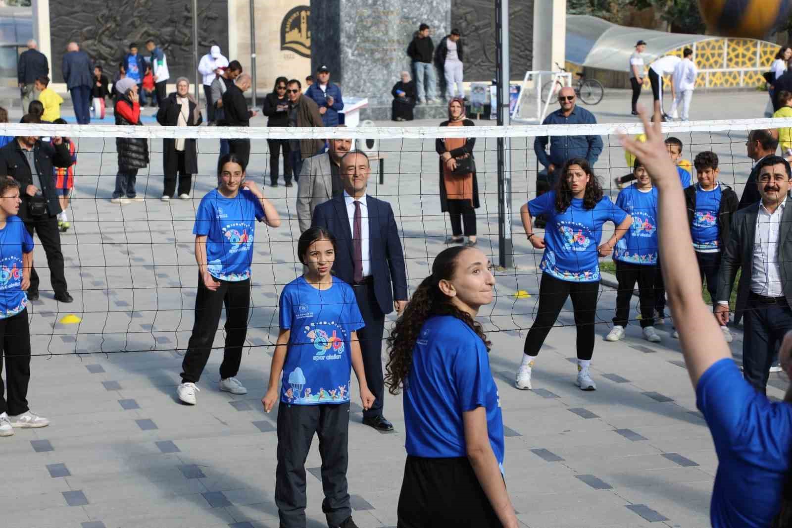 Bayburt’ta Yaz Spor Okulları’nın açılışı yapıldı