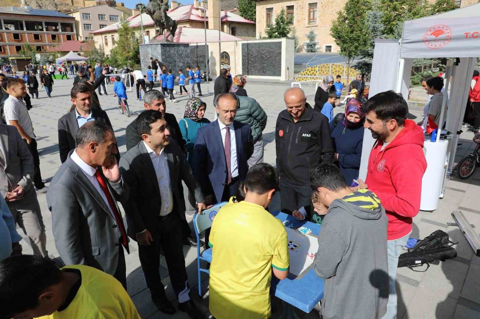 Bayburt’ta Yaz Spor Okulları’nın açılışı yapıldı