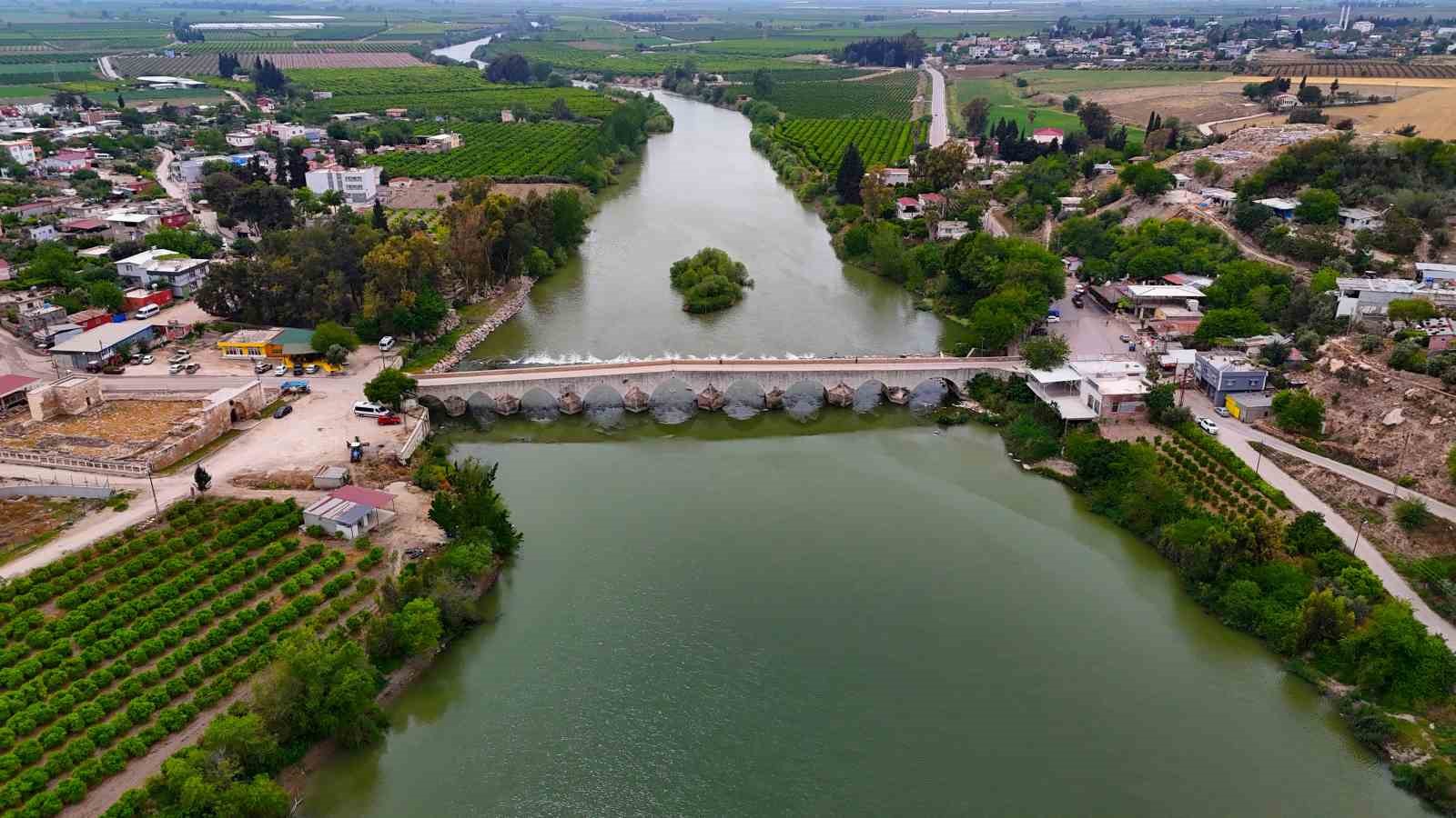 ’Misis Köprüsü’ 1700 yıldır ayakta ama bakımsızlıktan turizme kazandırılamıyor