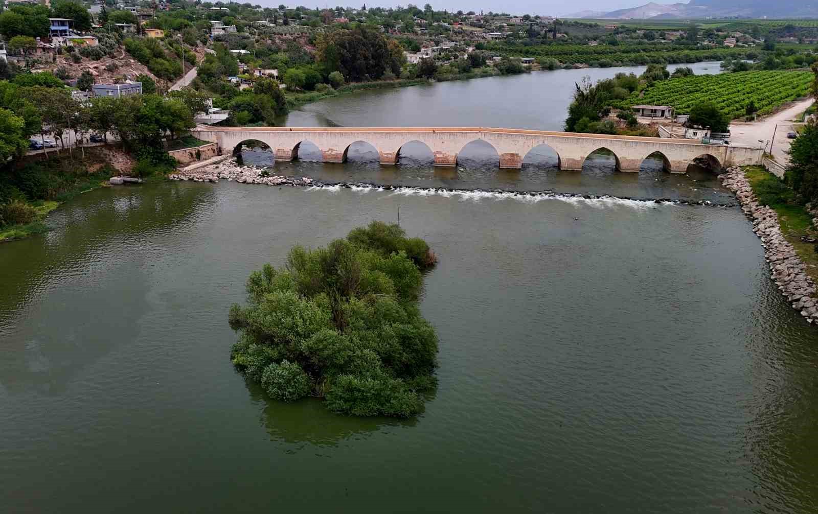 ’Misis Köprüsü’ 1700 yıldır ayakta ama bakımsızlıktan turizme kazandırılamıyor
