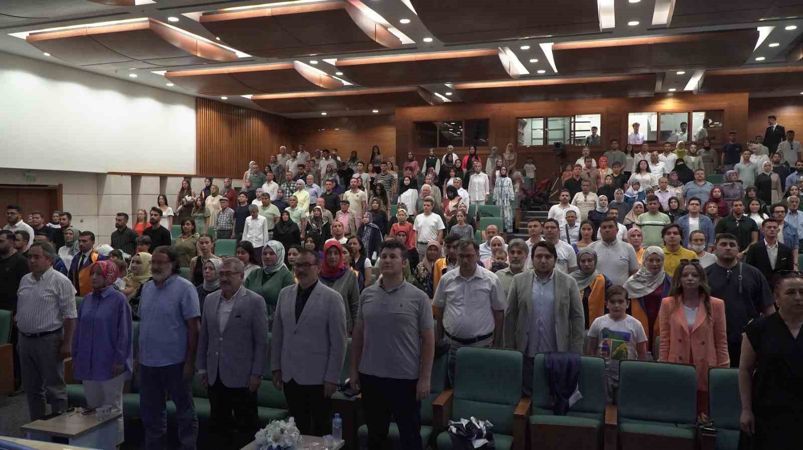 MSK&Uuml; Mimarlık ve İlahiyat Fak&uuml;ltesi&rsquo;nde mezuniyet coşkusu
