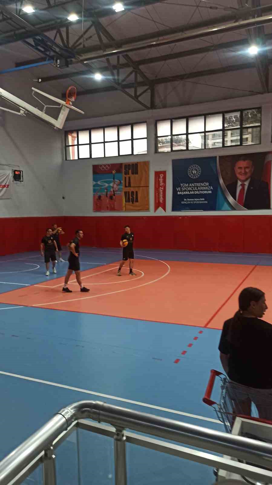 Sarıg&ouml;l-Alaşehir dostluk ma&ccedil;ında kazanan dostluk oldu
