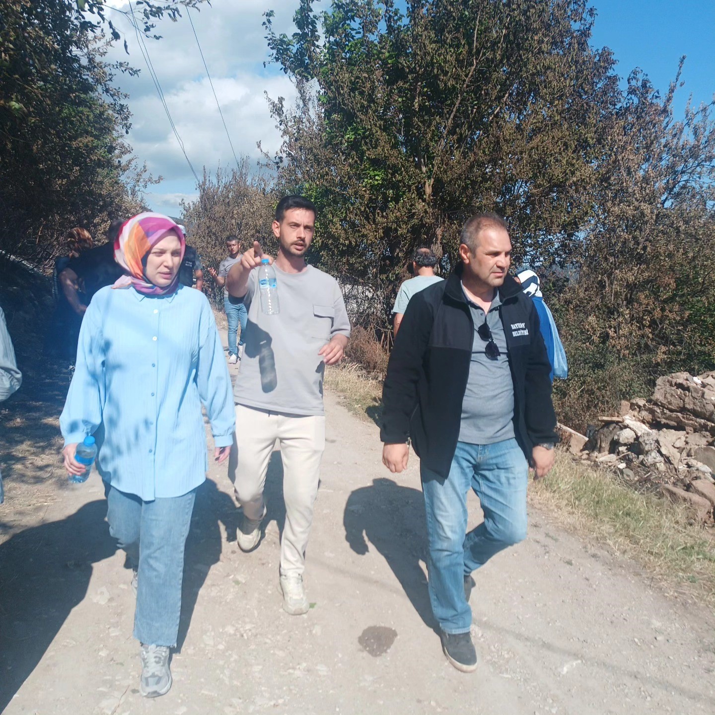 Bayırk&ouml;y Belediyesi yangın b&ouml;lgesinde soğutma &ccedil;alışmalarına katıldı
