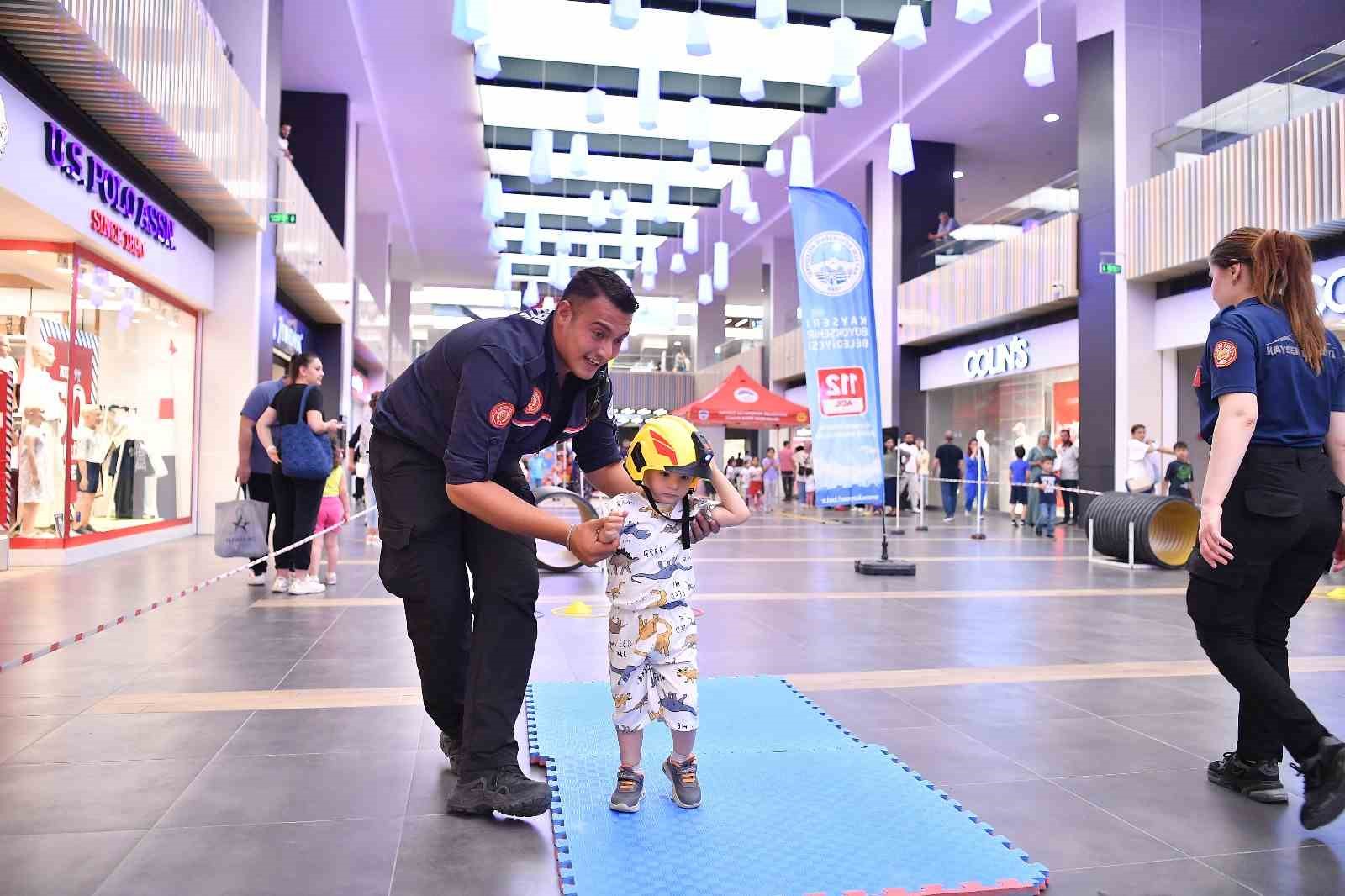 Büyükşehir İtfaiye’den AVM’de miniklere eğlence dolu eğitim