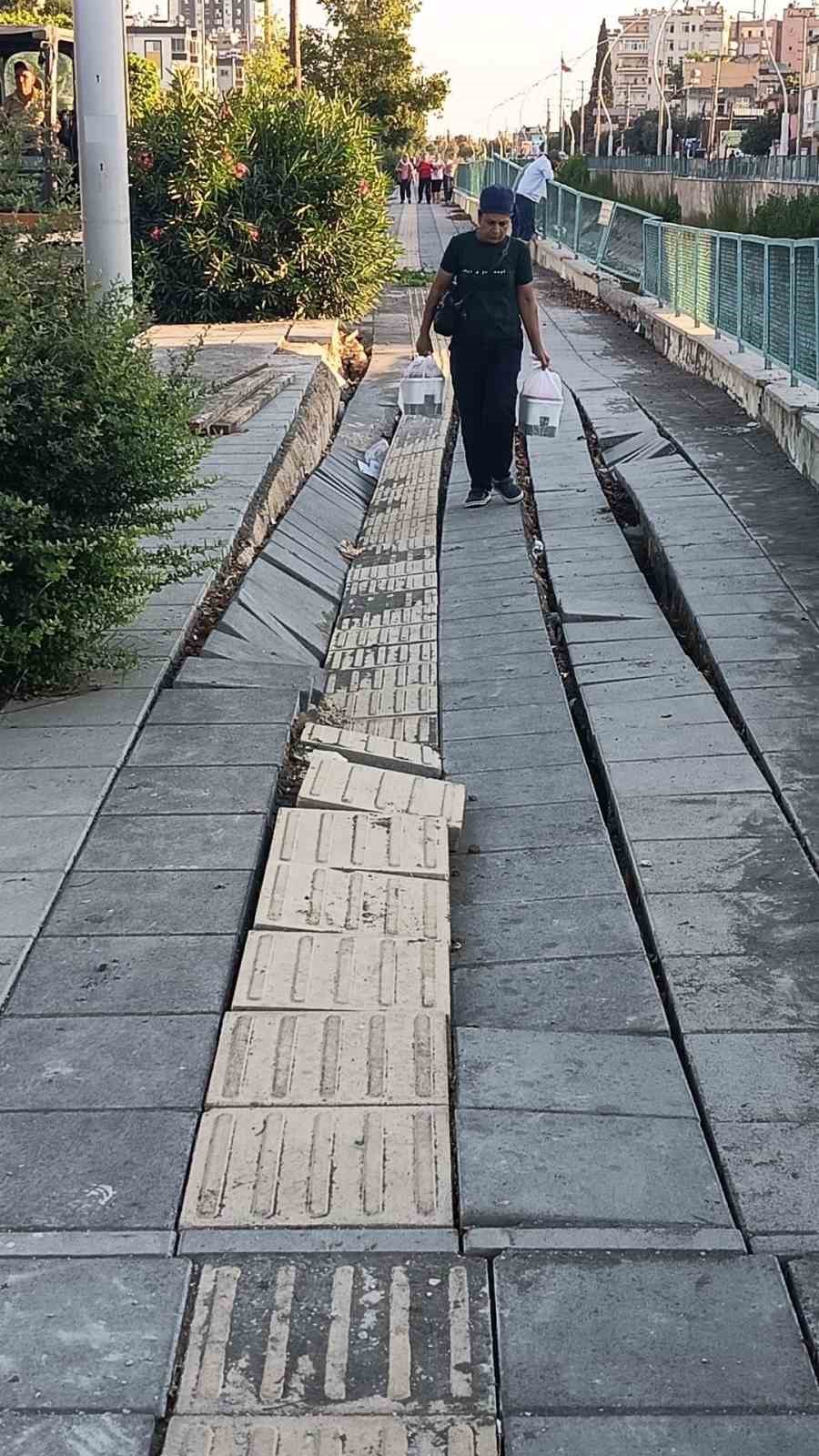 Cetvel Kanalı’nda tadilat sırasında kaldırım taşları ve zemin zarar gördü
