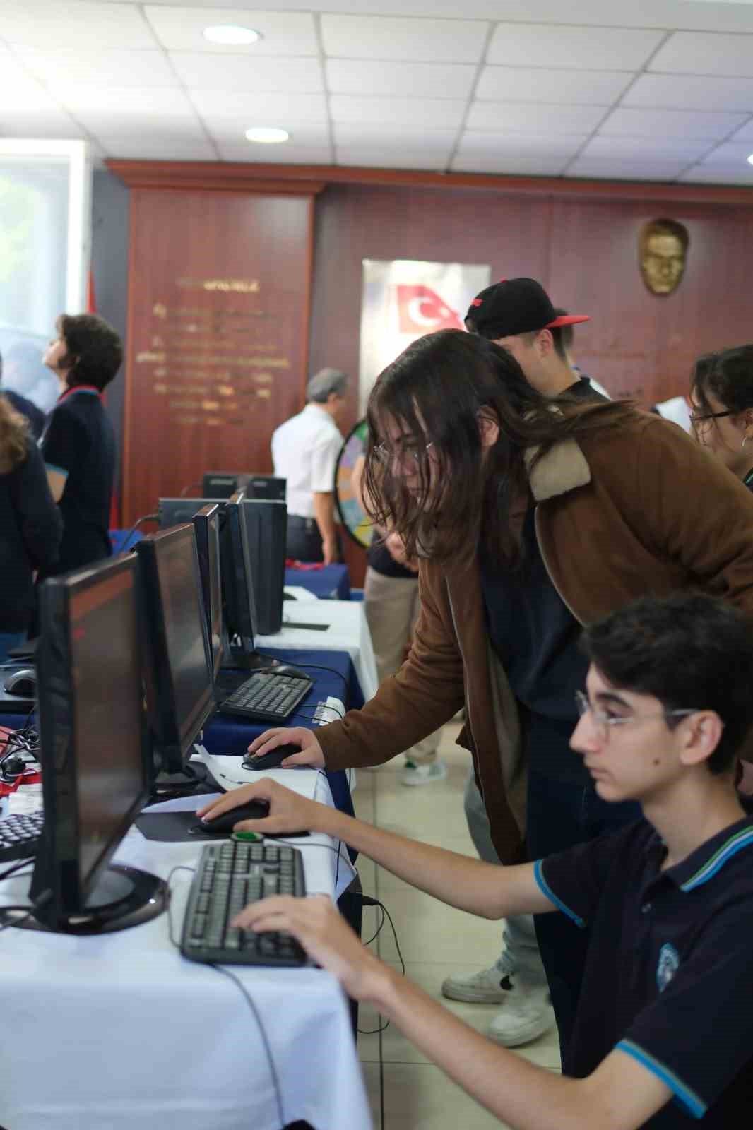 Yüksek Teknoloji Koleji koordinatörü Dr. Başaran, yapay zeka eğitiminin müfredata eklenmesini değerlendirdi
