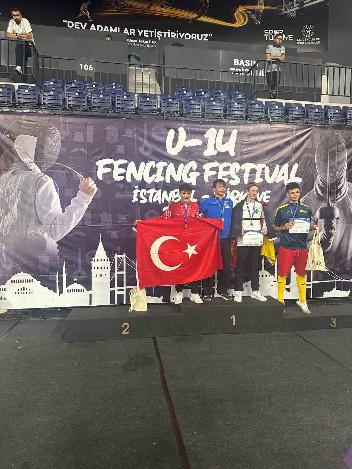 Eskrimde uluslararası başarı: Semi Mermutoğlu&rsquo;ndan g&uuml;m&uuml;ş madalya
