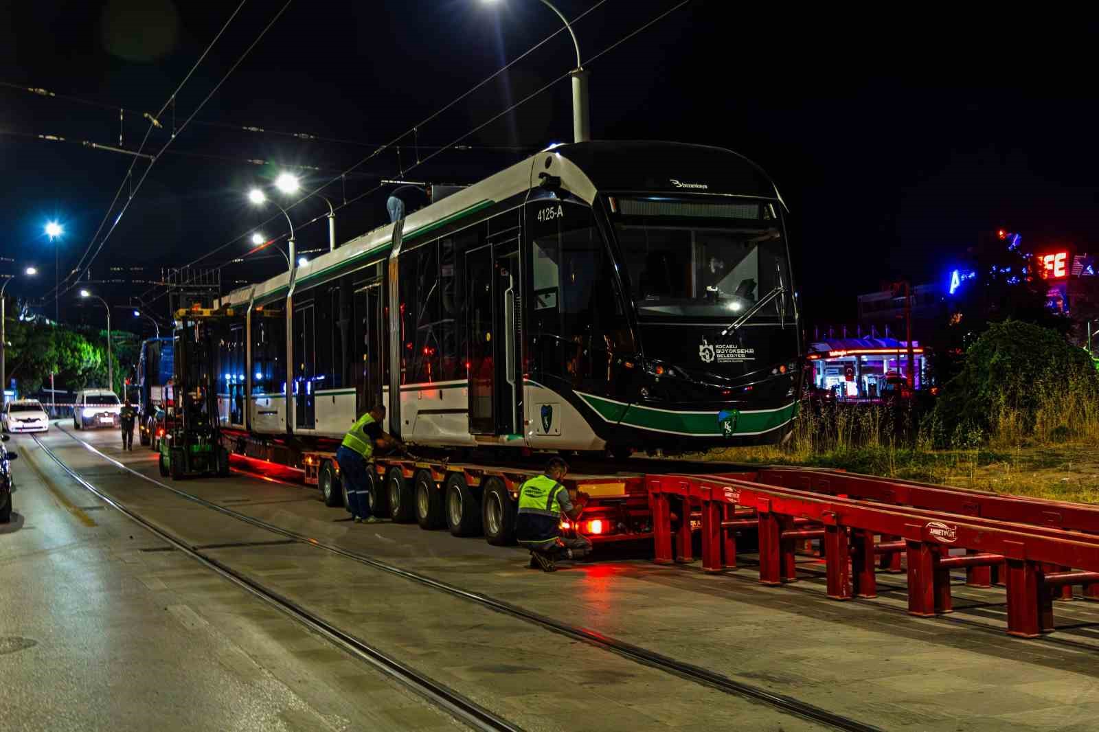 7’nci tramvay raylara indirildi
