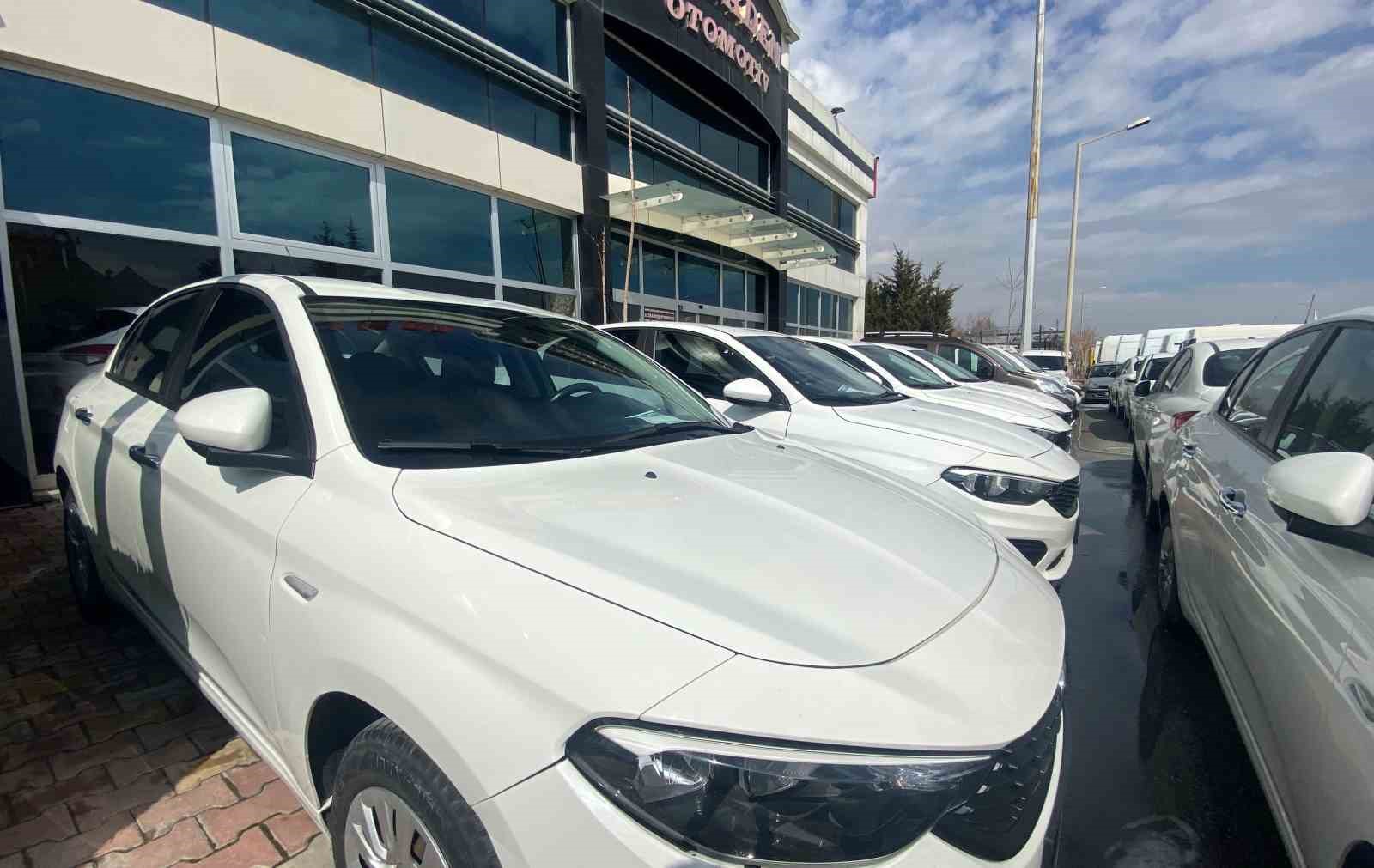 Araç piyasası sabit, gözler faiz indiriminde