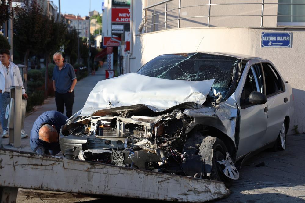 Nevşehir&rsquo;de s&uuml;r&uuml;c&uuml;n&uuml;n ortalığı birbirine kattığı kaza g&ouml;r&uuml;nt&uuml;leri ortaya &ccedil;ıktı

