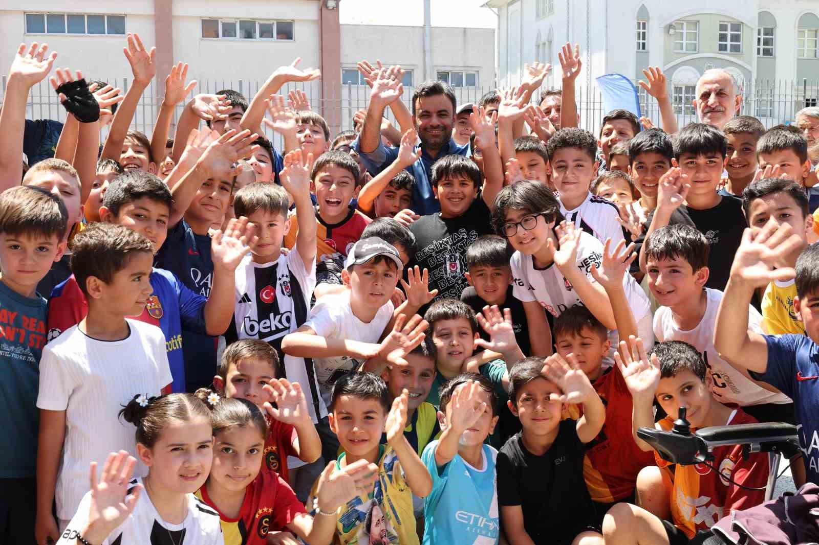 Bağcılar&rsquo;da &ccedil;ocuklar yaz tatilini spor yaparak ge&ccedil;iriyor
