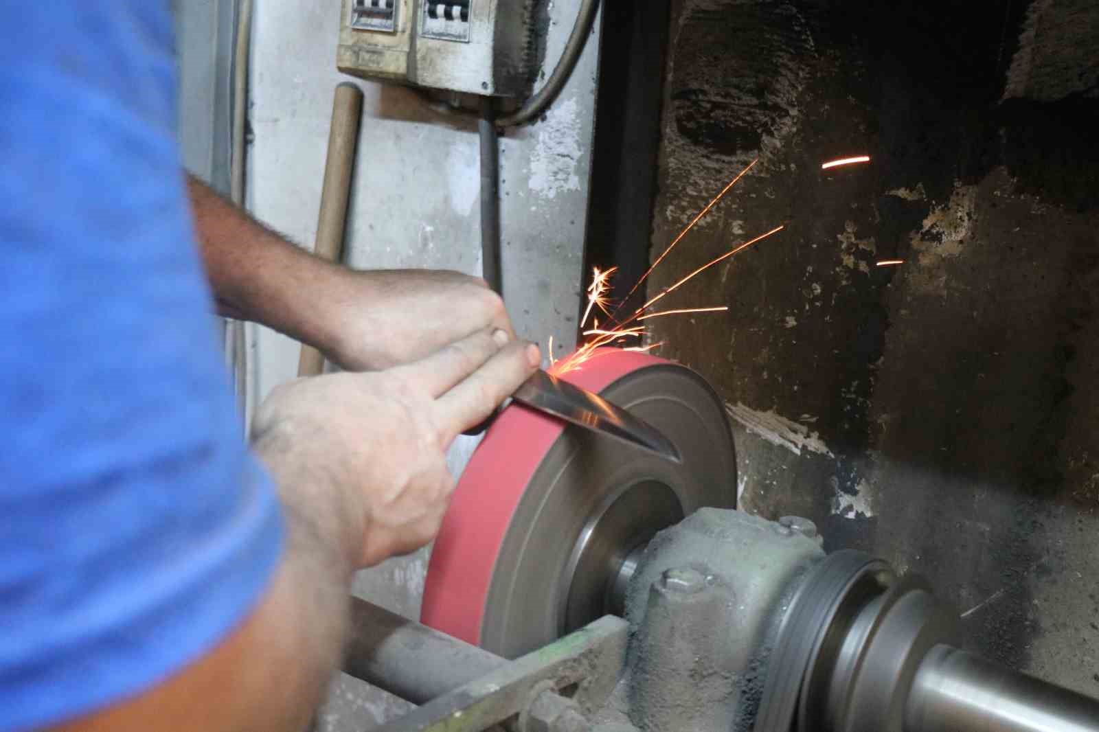 Türkiye’nin ilk ve tek üniversiteli bıçakçıları sahaya iniyor