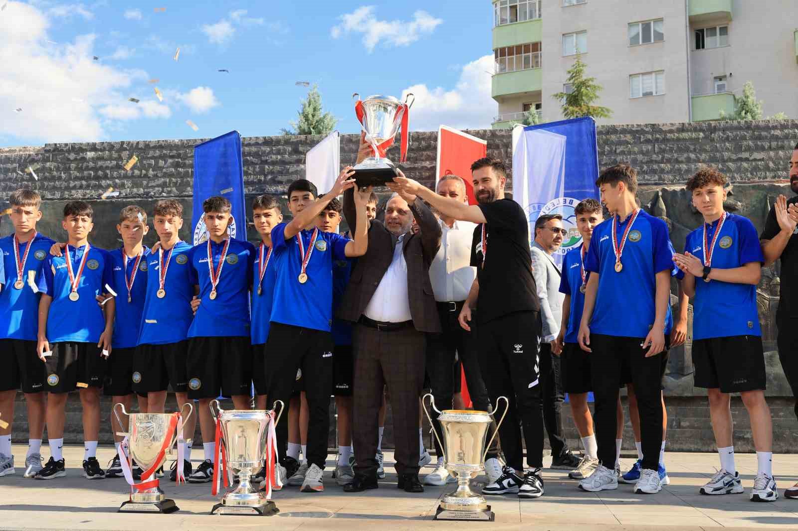 Talas’ın altın çocukları yine tarih yazdı