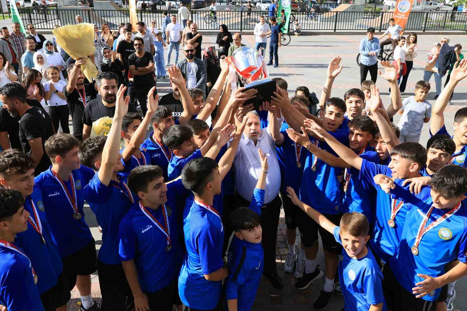 Talas’ın altın çocukları yine tarih yazdı