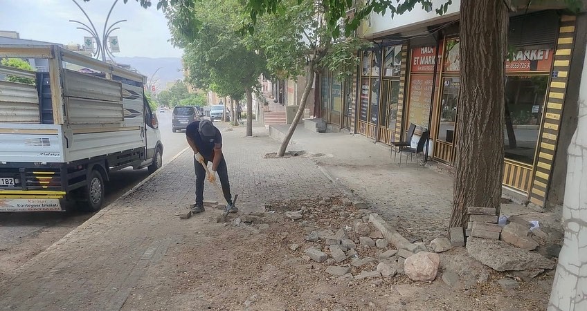 Şırnak Belediyesi’nden kent genelinde yoğun parke taşı mesaisi
