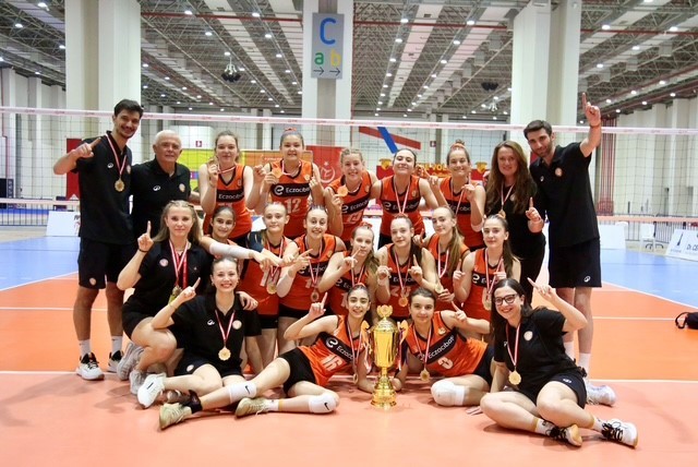 Eczacıbaşı Spor Kulübü’nün altyapı takımlarından 2024-2025 sezonunda önemli başarılar