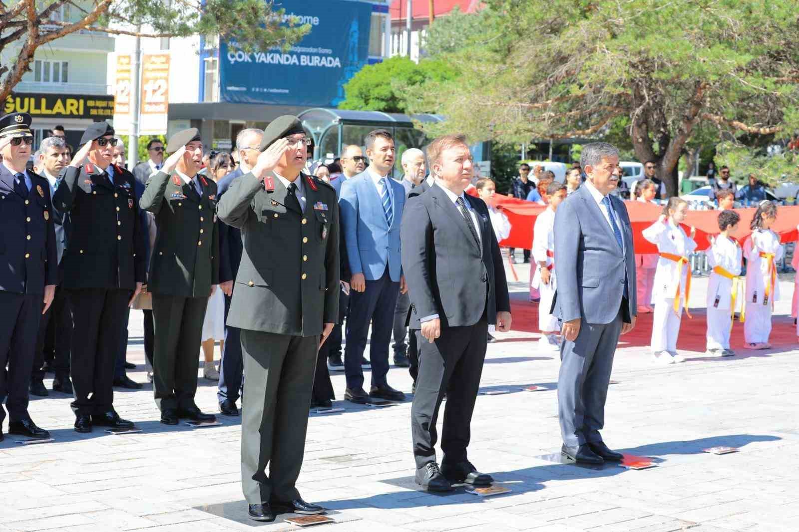 Atat&uuml;rk&rsquo;&uuml;n Erzincan&rsquo;a gelişinin 106&rsquo;ncı yıl d&ouml;n&uuml;m&uuml; t&ouml;renle kutlandı
