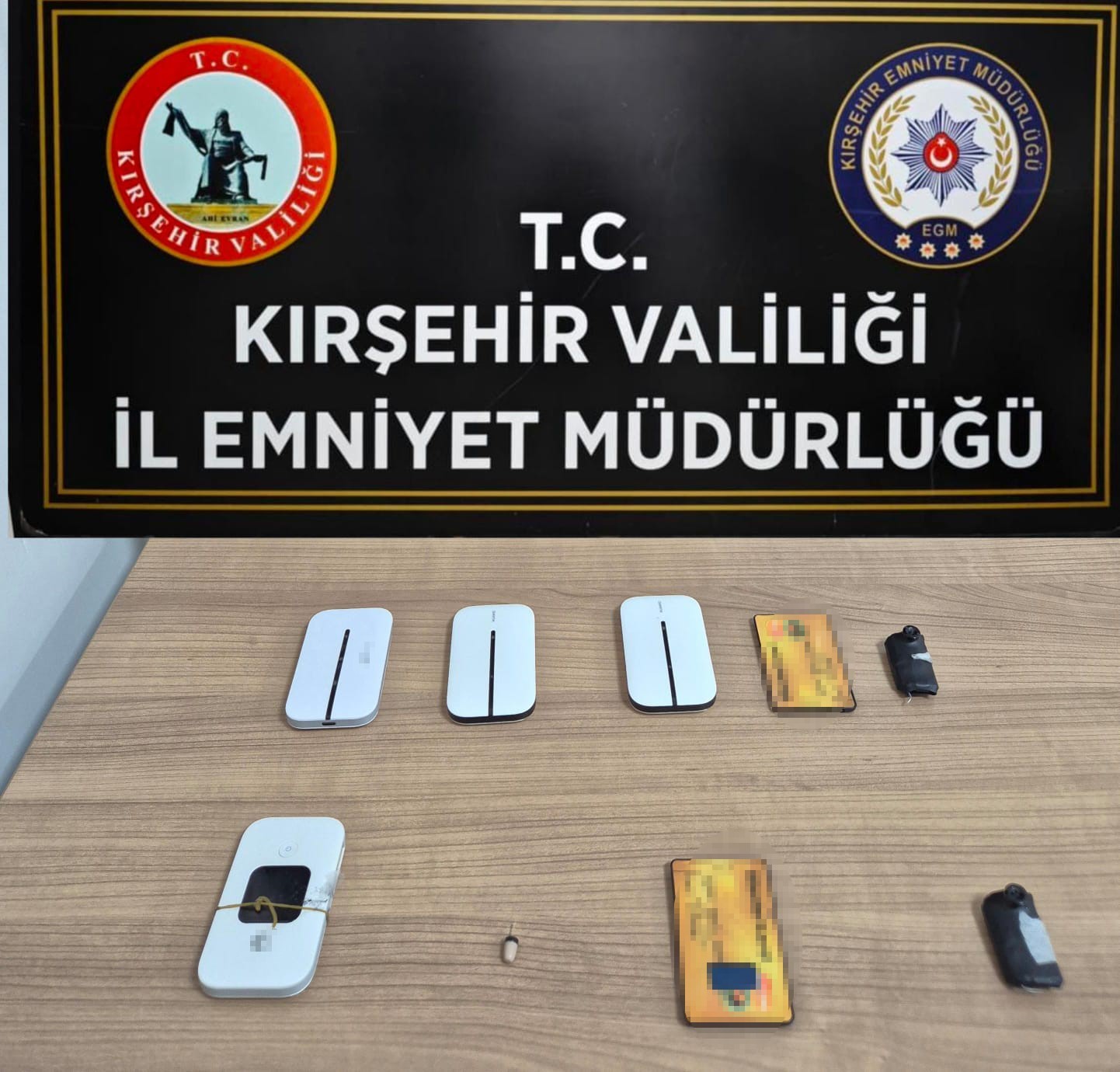 Kırşehir’de ehliyet sınavında kopya düzeneğiyle usulsüzlük yapan 2 zanlı yakalandı