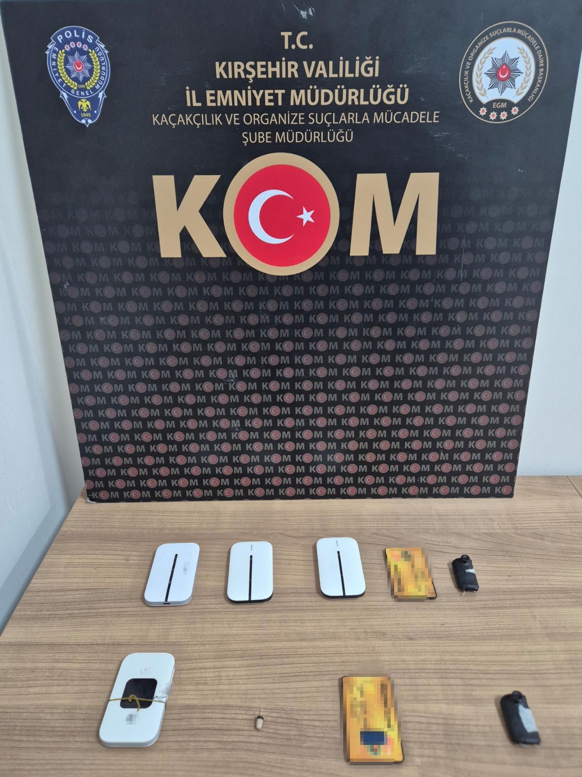 Kırşehir’de ehliyet sınavında kopya düzeneğiyle usulsüzlük yapan 2 zanlı yakalandı