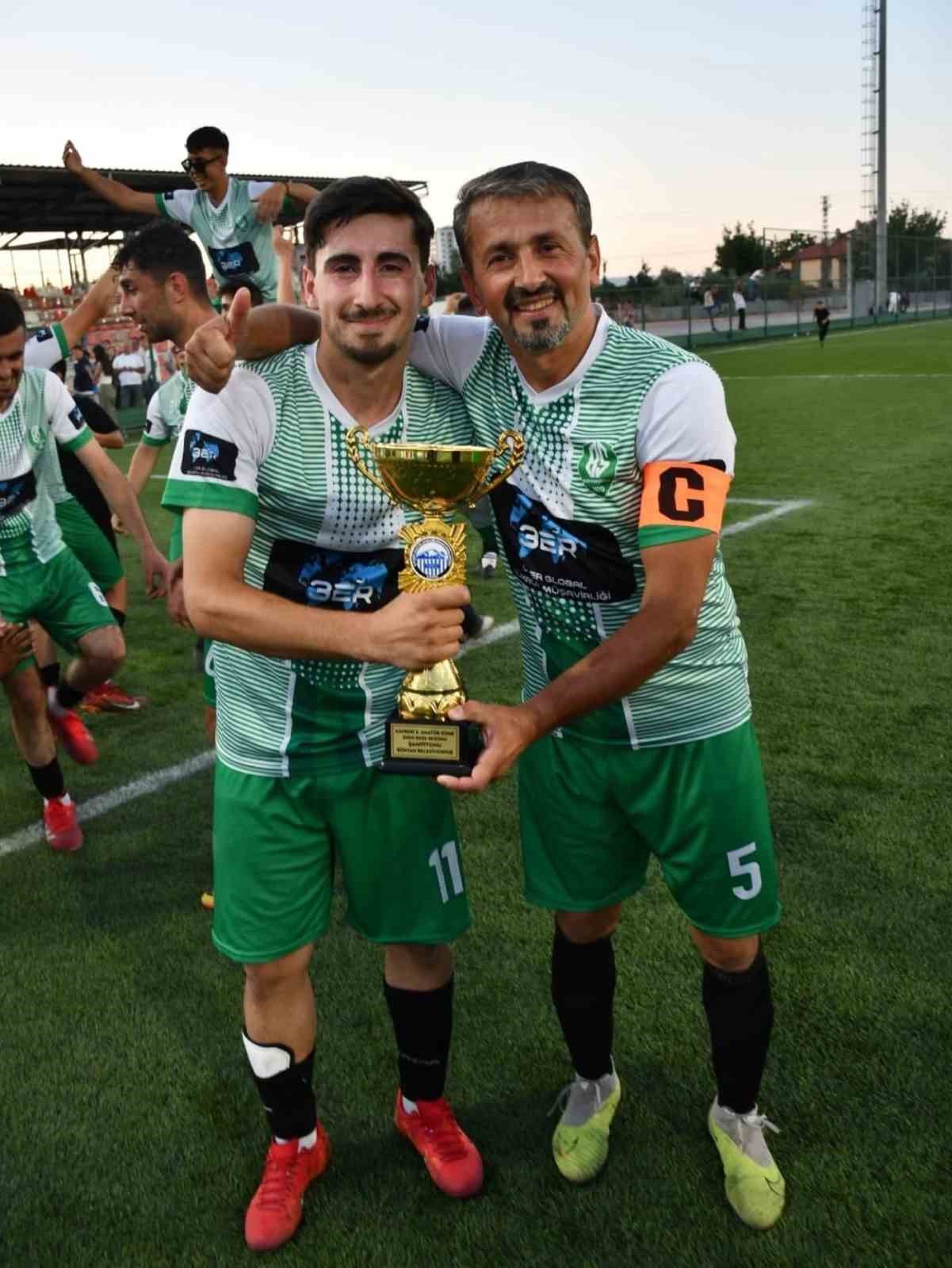 Şampiyon oldu, futbolu bıraktı