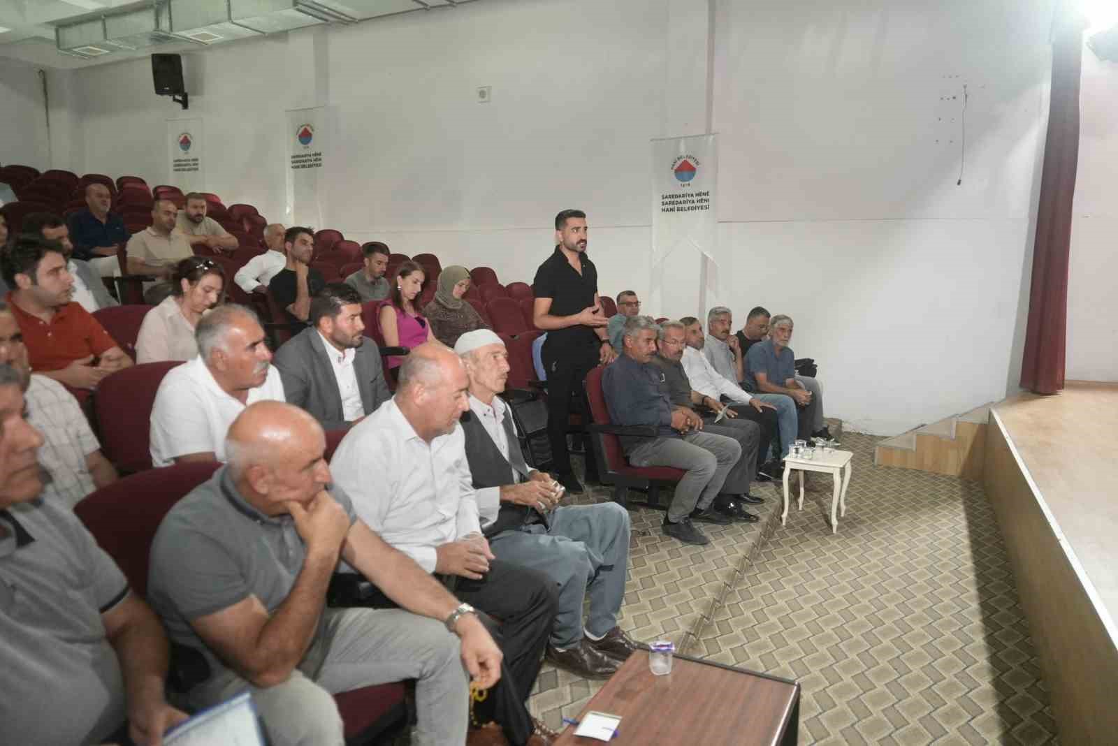 Belediye Başkanı Bucak anız yangınlarına karşı muhtarları uyardı
