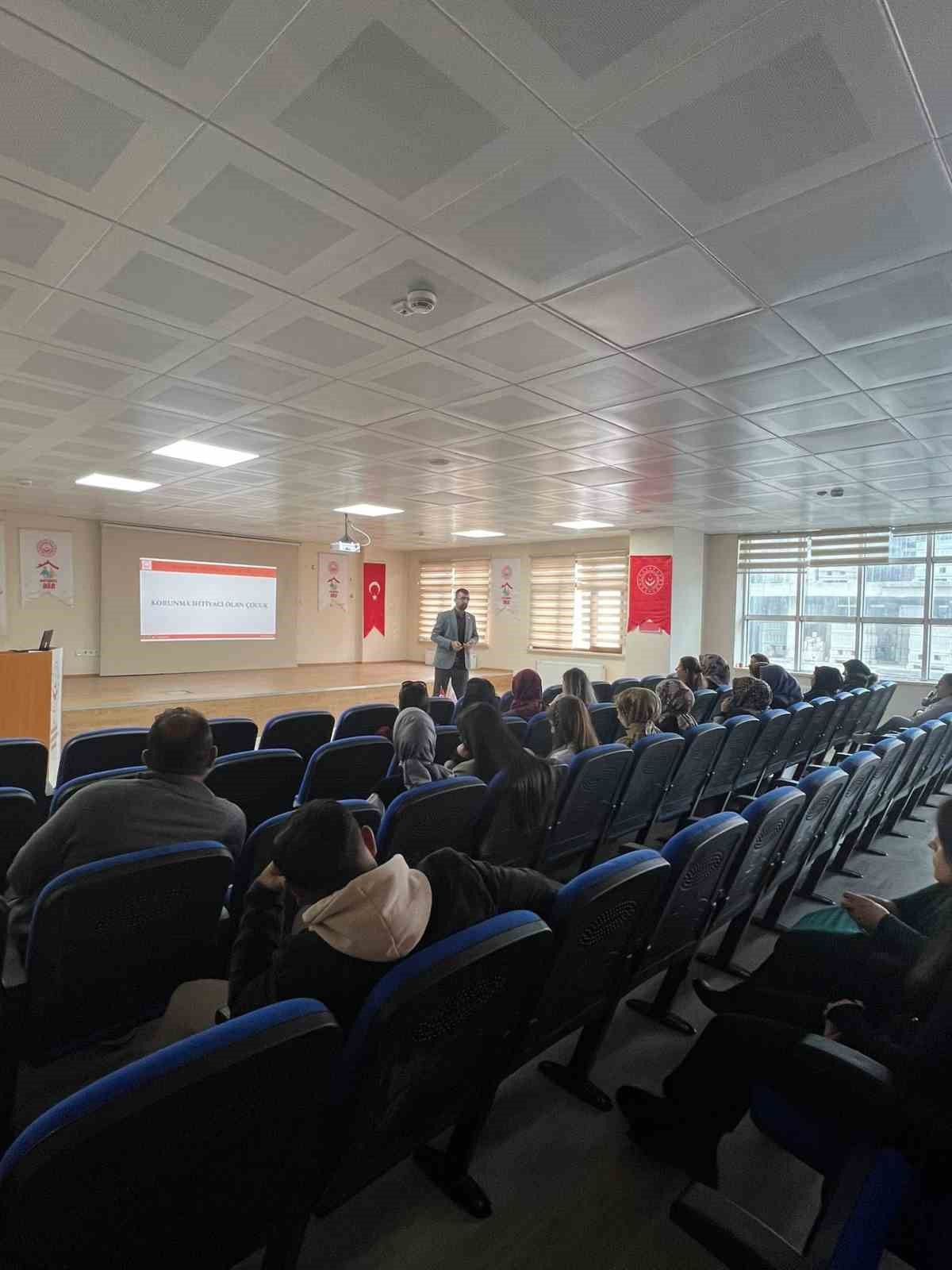 Ardahan&rsquo;da "Koruyucu Aile Olmak" konulu seminer d&uuml;zenlendi
