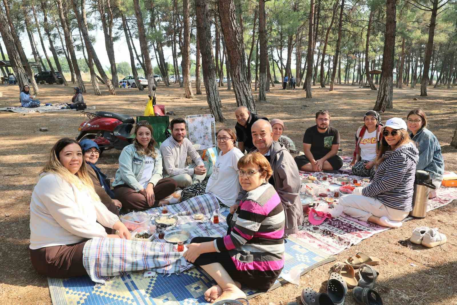 Kızılcabölük Festivalinde 50 kazan keşkek vatandaşlara dağıtıldı
