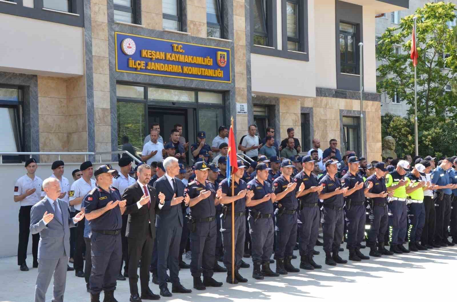 Edirne'de İhlas Haber Ajansı'na göre 3 kişinin öldüğü kaza meydana geldi.