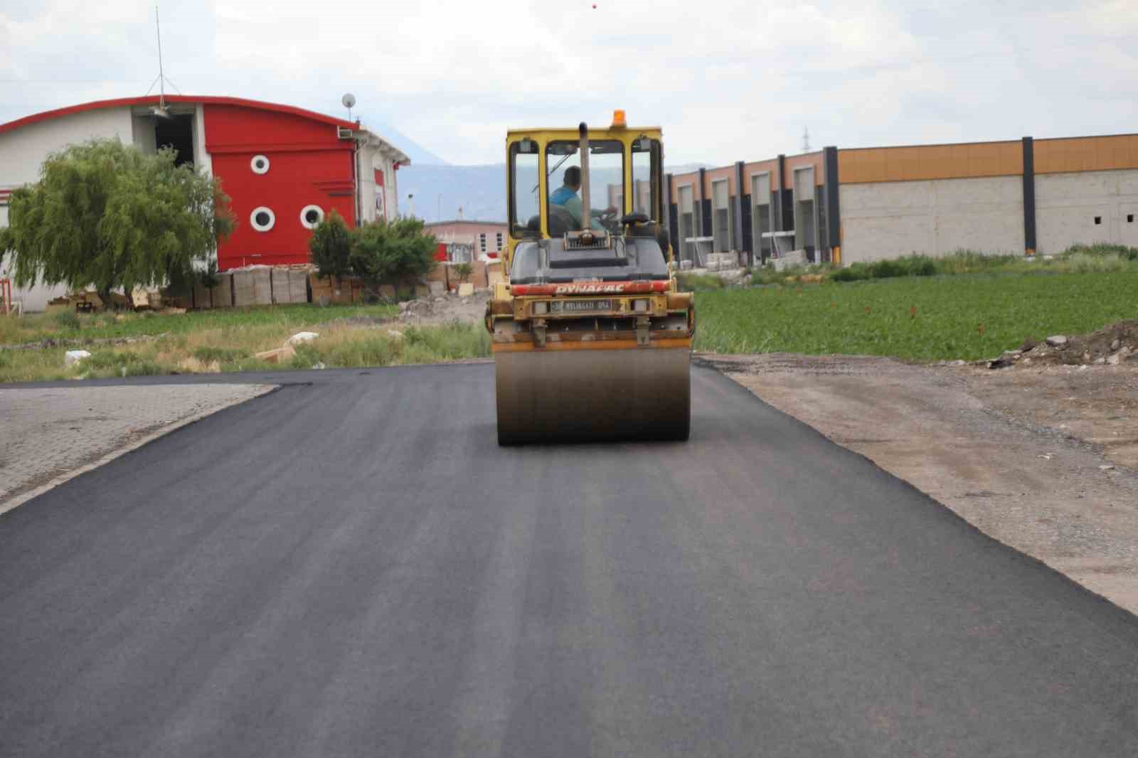 Melikgazi’de asfalt çalışmaları hızla devam ediyor
