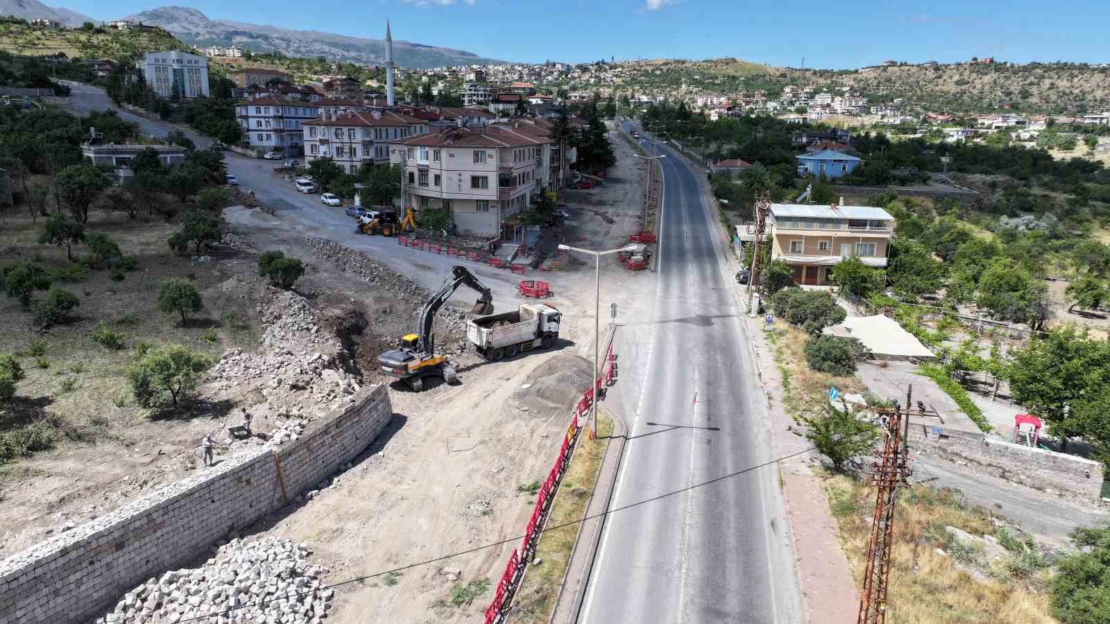 Başkan Özdoğan’dan Kayseri Caddesi’nde inceleme

