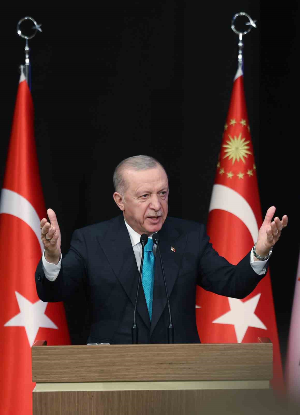 Cumhurbaşkanı Erdoğan: "Resulullah Efendimize ve diğer peygamberlerimize küstahlık edenler bunun hesabını hukuk önünde vereceklerdir, biz bunun takipçisi olacağız"
