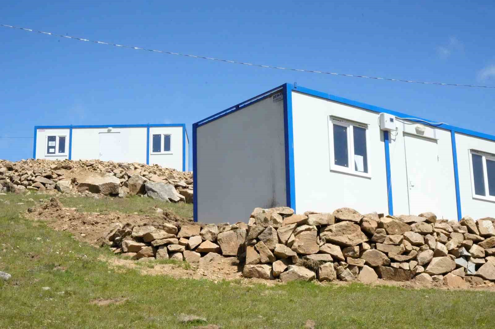 Gümüşhane Valiliği, Taşköprü Yaylası’ndaki kaçak yapıların yıkımına karar verdi
