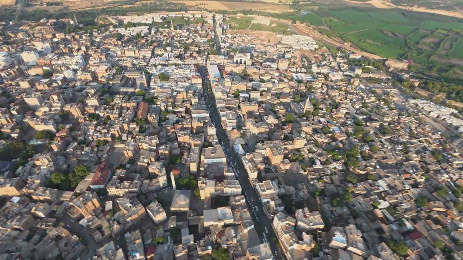 Manzara tutkunları havadan Diyarbakır&rsquo;ın tarihi yerlerini keşfediyor
