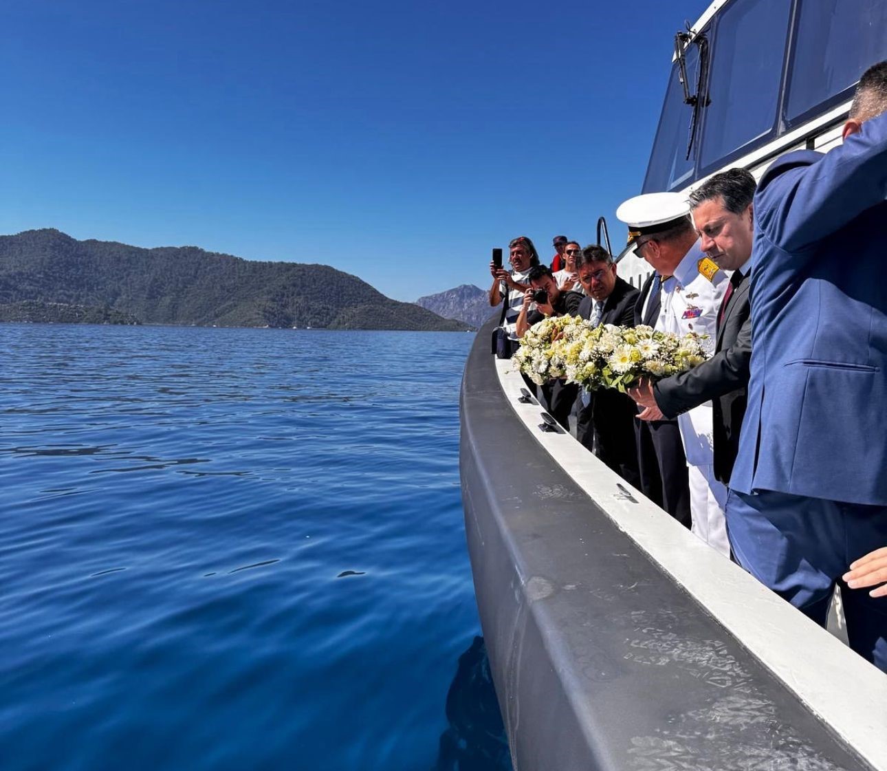 Marmaris’te 1 Temmuz Kabotaj Bayramı çelenk sunma töreni ile başladı