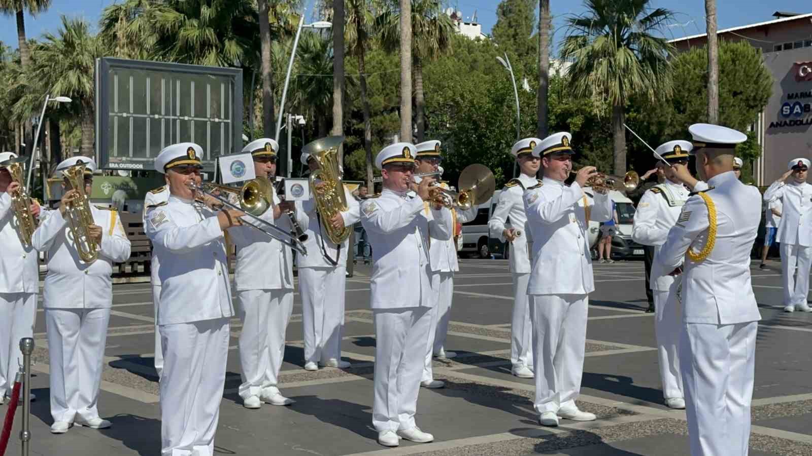 Marmaris’te 1 Temmuz Kabotaj Bayramı çelenk sunma töreni ile başladı