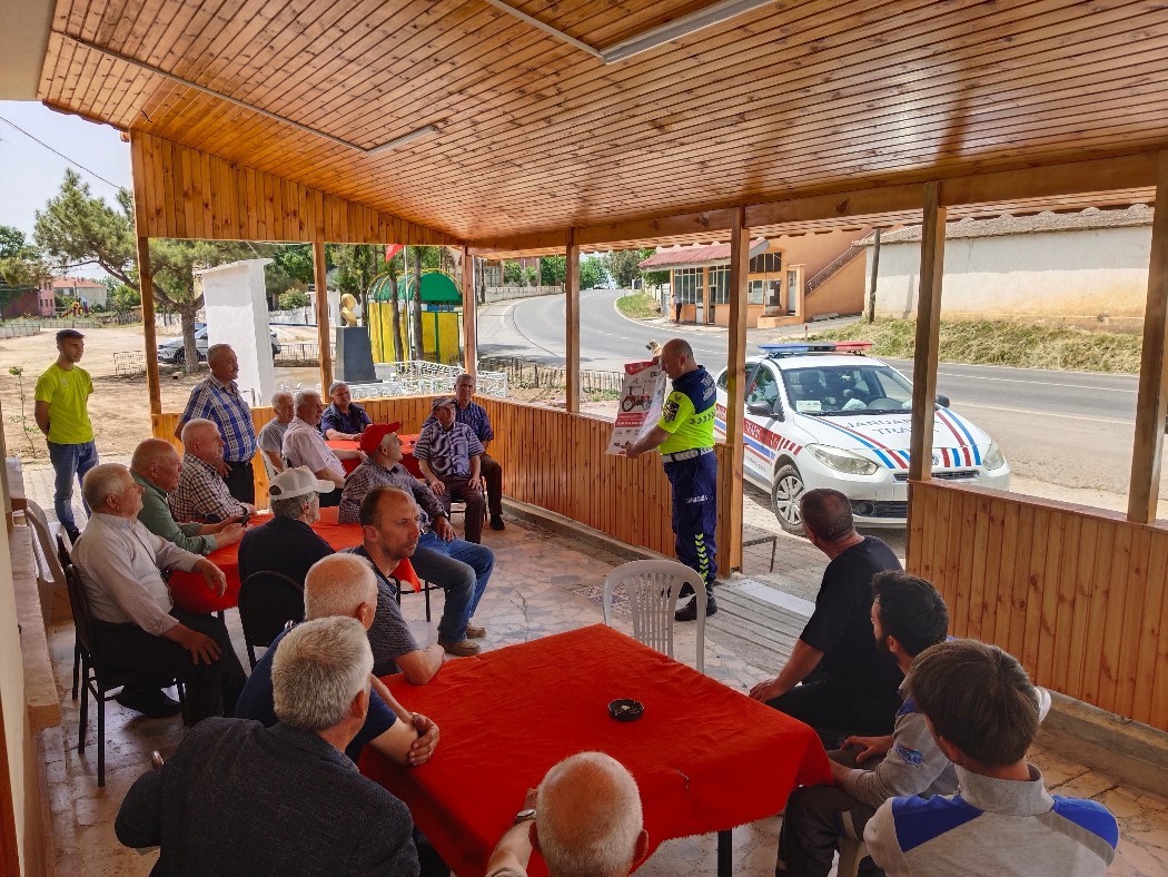 Kırklareli’nde traktör sürücüleri bilgilendirildi