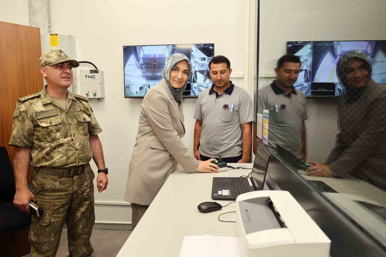 Vali Yiğitbaşı: "Fabrikamız &uuml;lkemizin savunma sanayine &ouml;nemli katkılar sağlıyor"
